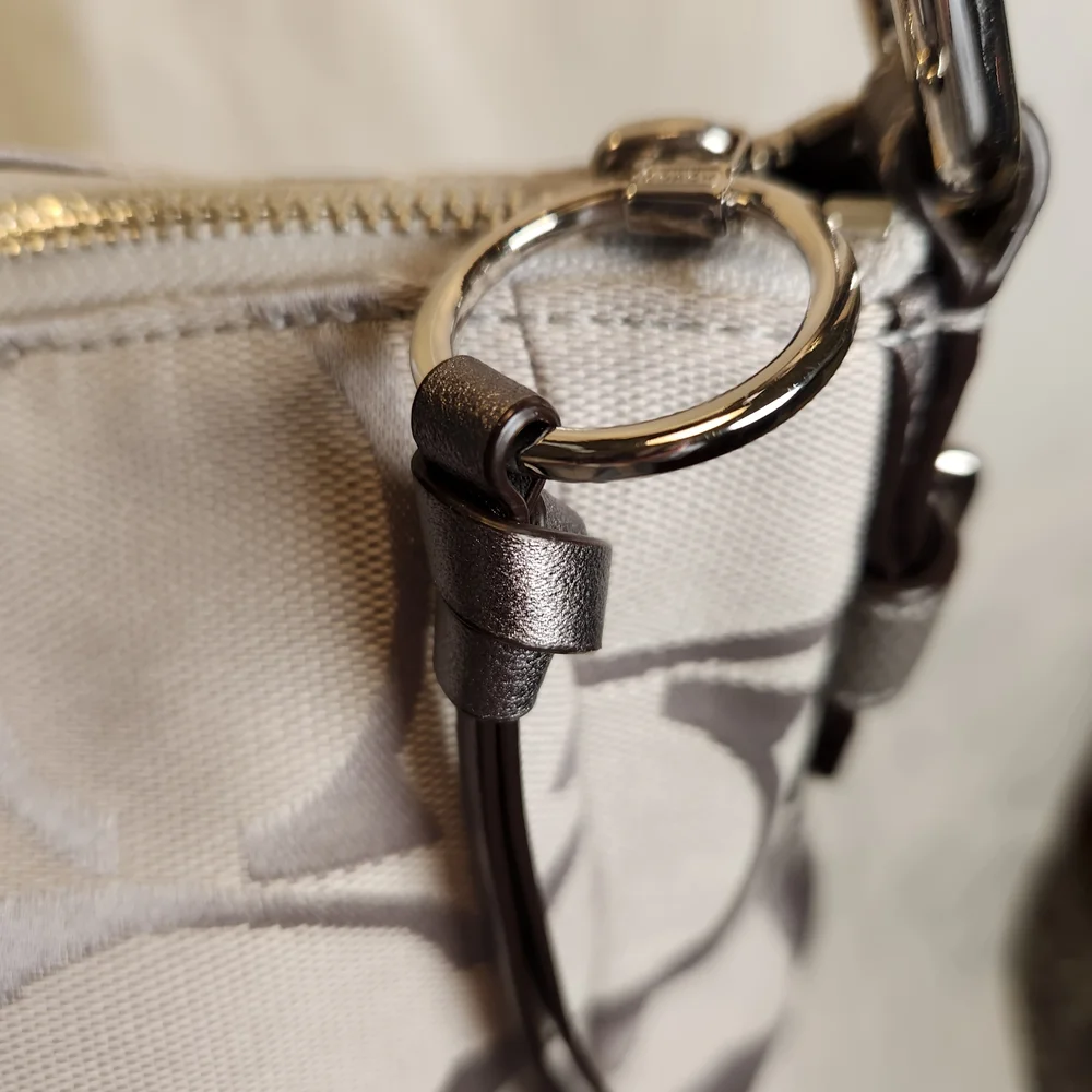 Coach Chelsea Ashlyn Hobo in Gray Signature Jacquard Canvas And Leather Trim